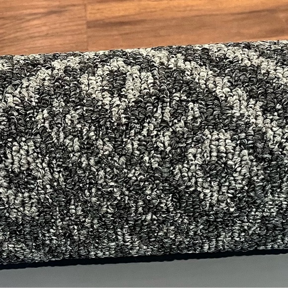 New Rug - Picture 3 of 6